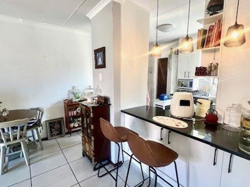 Beautiful 2 Bedroom Apartment In Uvongo - PET FRIENDLY !!! - Photo 9