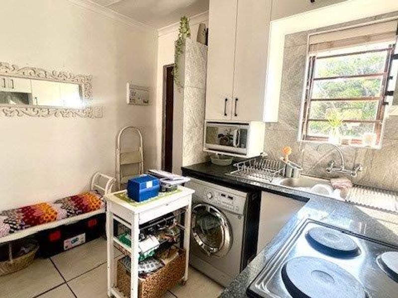 Beautiful 2 Bedroom Apartment In Uvongo - PET FRIENDLY !!! - Photo 7