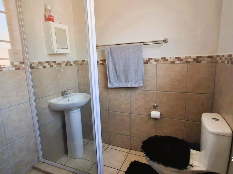 Excellent Investment with Tenant! - Photo 10
