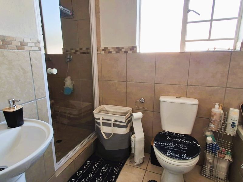 Excellent Investment with Tenant! - Photo 9