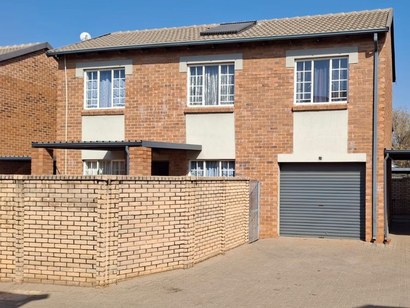 Excellent Investment with Tenant! - Photo 1
