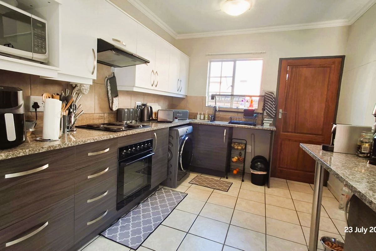 Excellent Investment with Tenant! - Photo 2