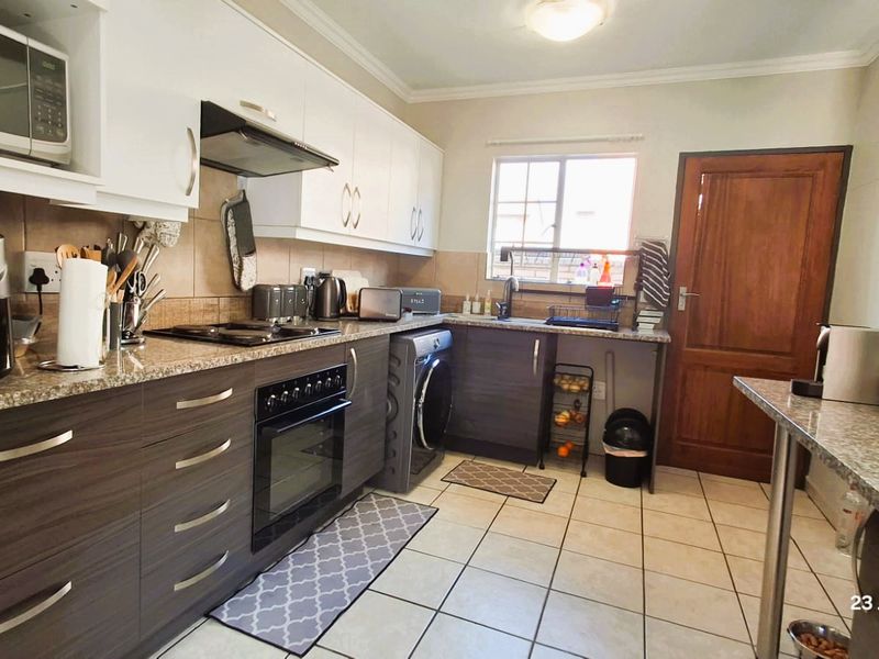 Excellent Investment with Tenant! - Photo 2