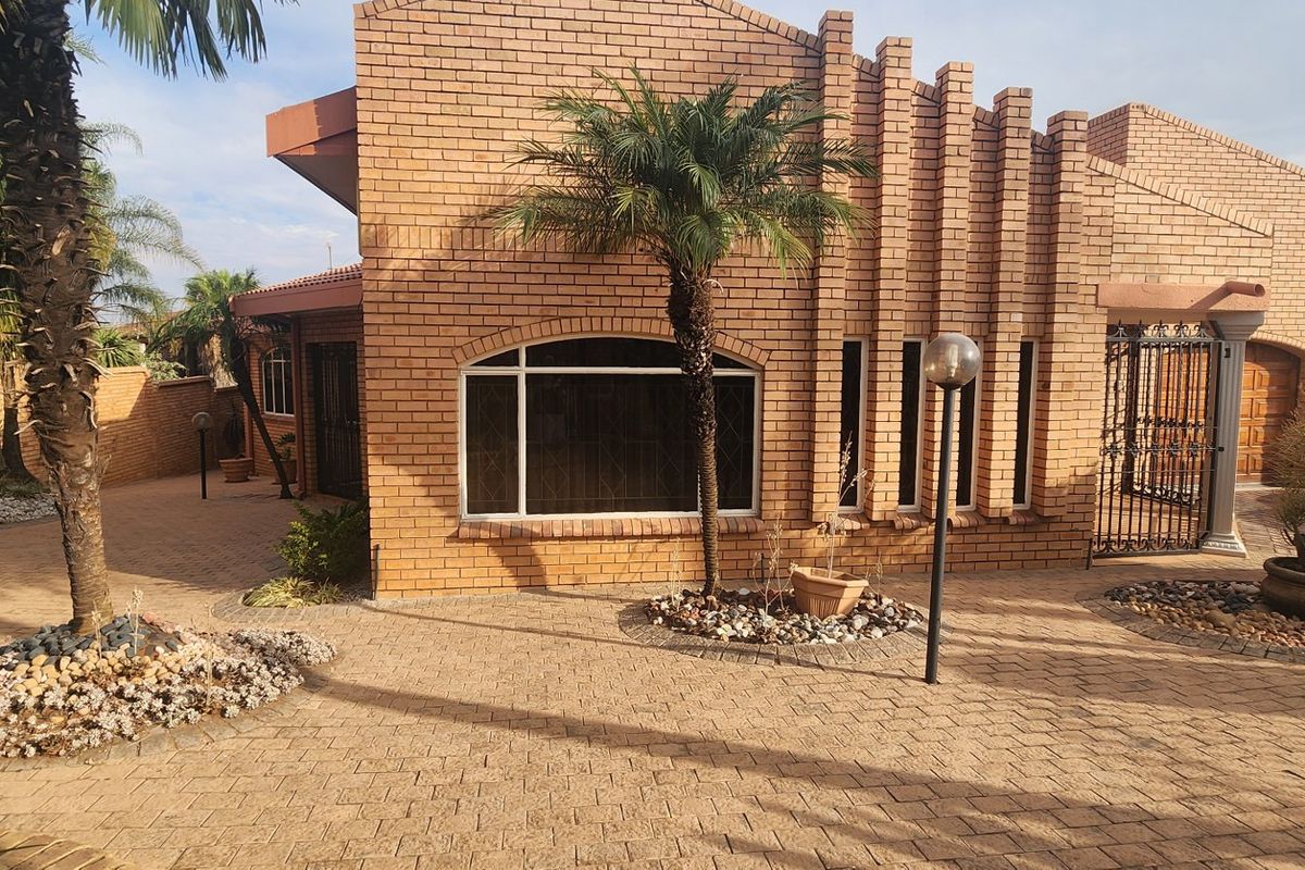 Practical & Affordable Family Home for Sale in Laudium - Photo 2
