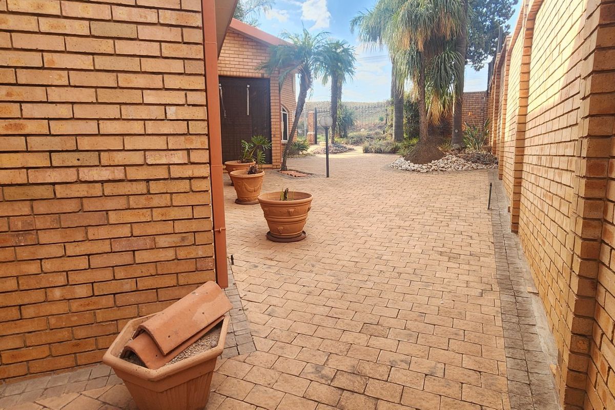 Practical & Affordable Family Home for Sale in Laudium - Photo 4