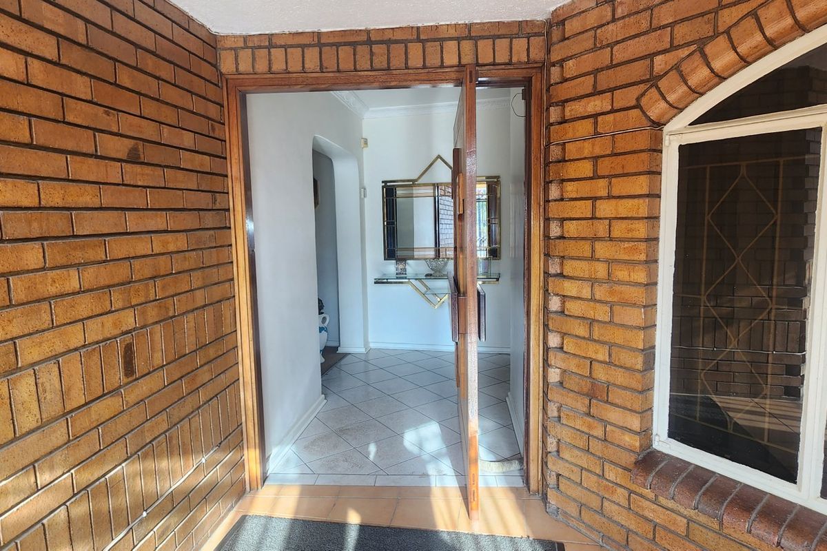 Practical & Affordable Family Home for Sale in Laudium - Photo 5