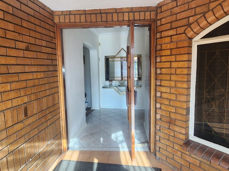 Practical & Affordable Family Home for Sale in Laudium - Photo 5