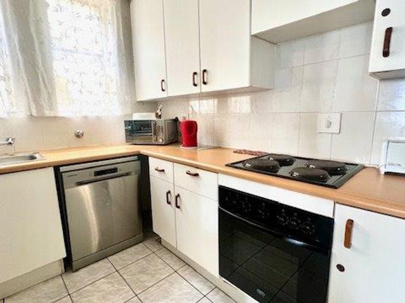 Lovely Sea View Apartment For Sale - Photo 8