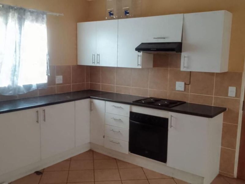 4 Bedroom House in Blue Hills Extension 32 for sale - Photo 10