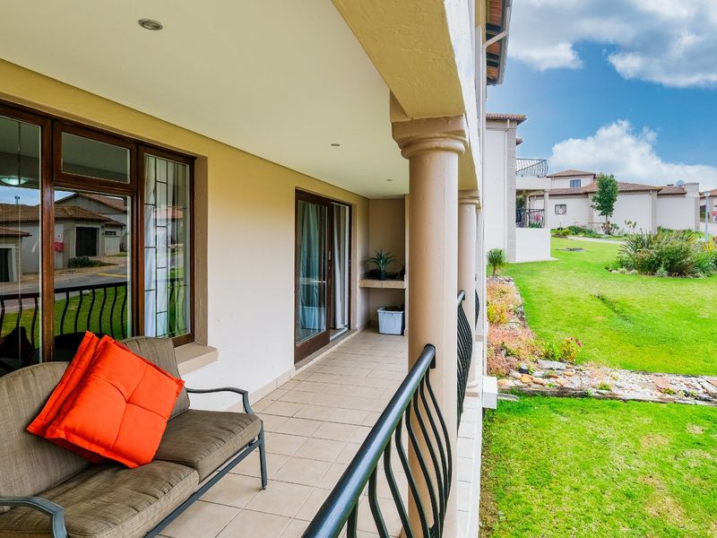 Beautiful 3 Bedroom Townhouse in Secure Complex - Photo 4