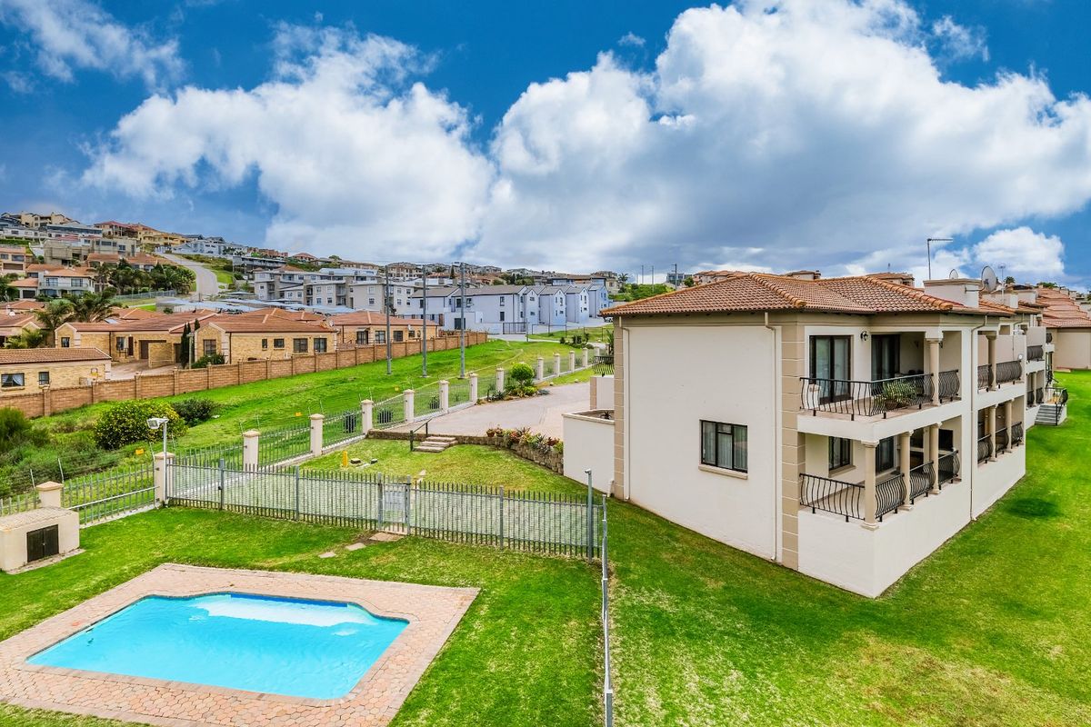 Beautiful 3 Bedroom Townhouse in Secure Complex - Photo 2