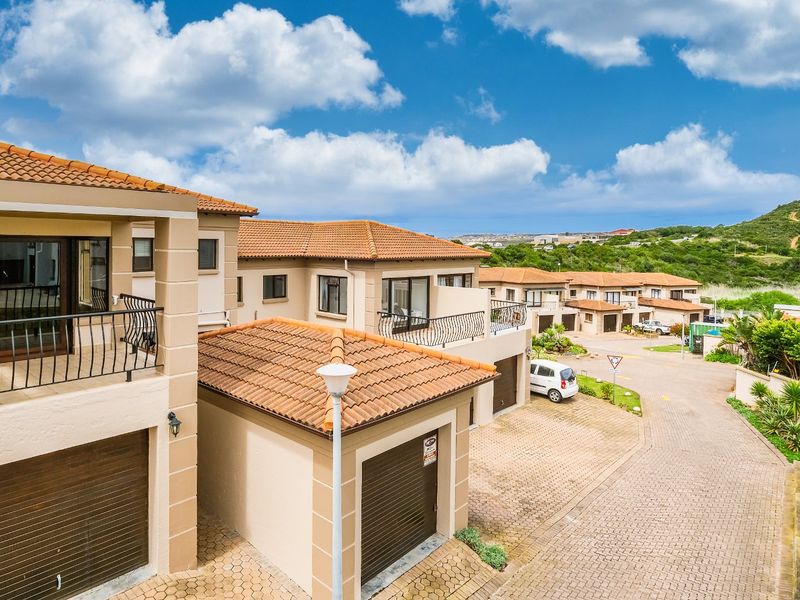 Beautiful 3 Bedroom Townhouse in Secure Complex - Photo 3