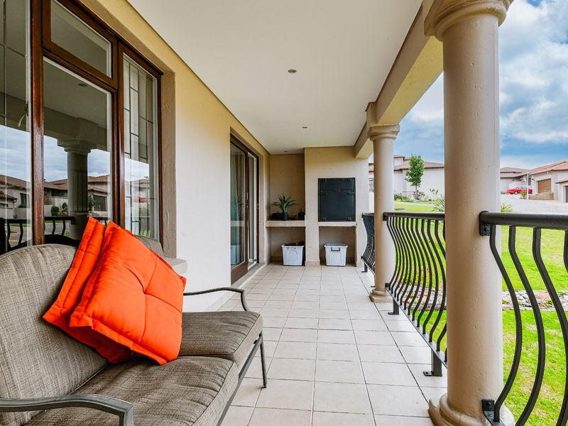 Beautiful 3 Bedroom Townhouse in Secure Complex - Photo 9