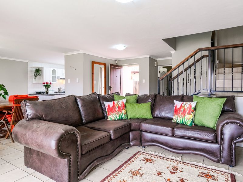 Beautiful 3 Bedroom Townhouse in Secure Complex - Photo 7