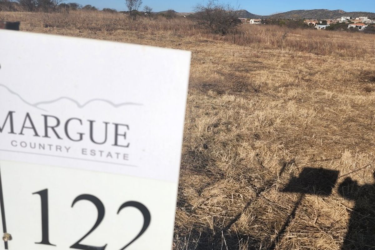 Magnificent Property in a Private Country Estate. - Photo 5