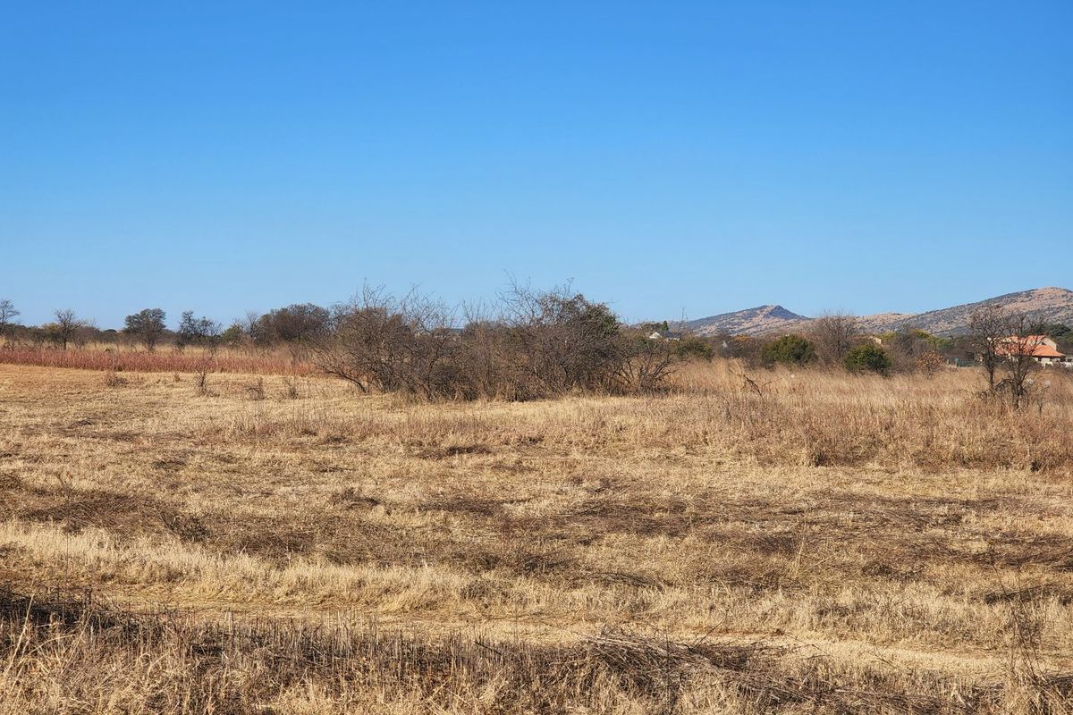 Magnificent Property in a Private Country Estate. - Photo 2