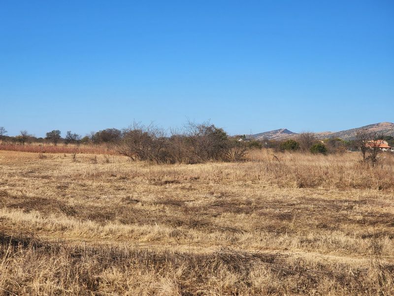 Magnificent Property in a Private Country Estate. - Photo 2