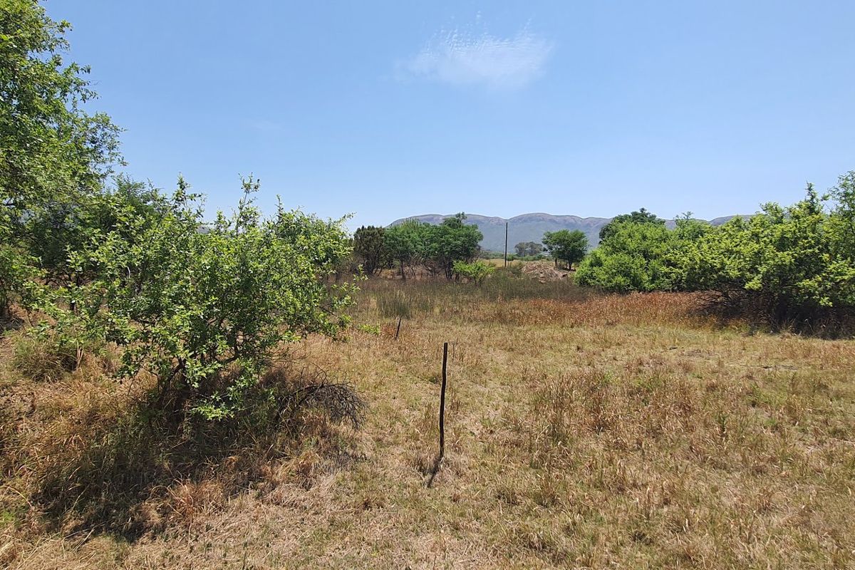 Exceptional land opportunity in a Private Country Estate. - Photo 3