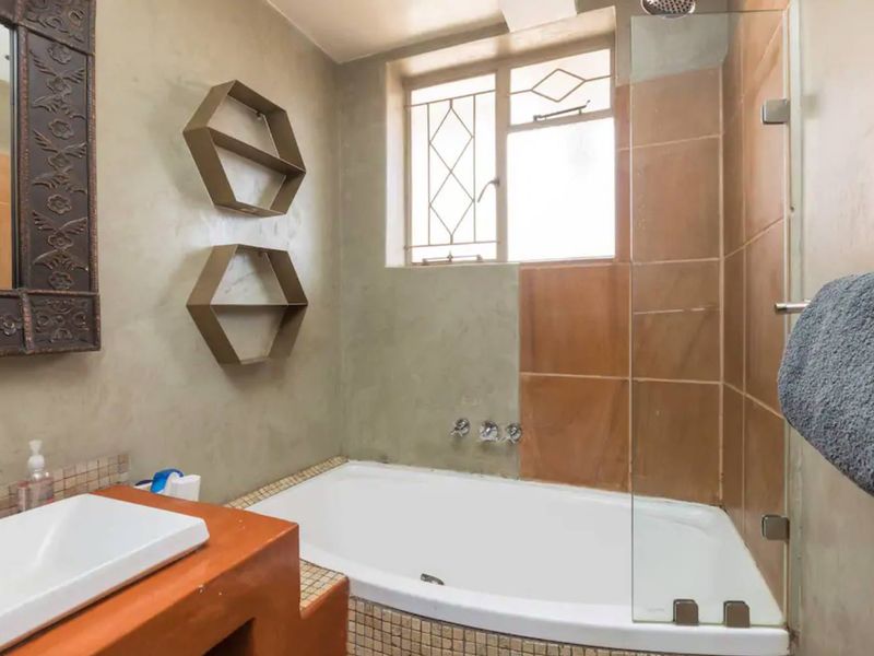 2 bed /1 bath apartment in Illovo- FURNITURE INCLUDED! - Photo 9