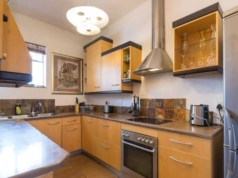 2 bed /1 bath apartment in Illovo- FURNITURE INCLUDED! - Photo 6