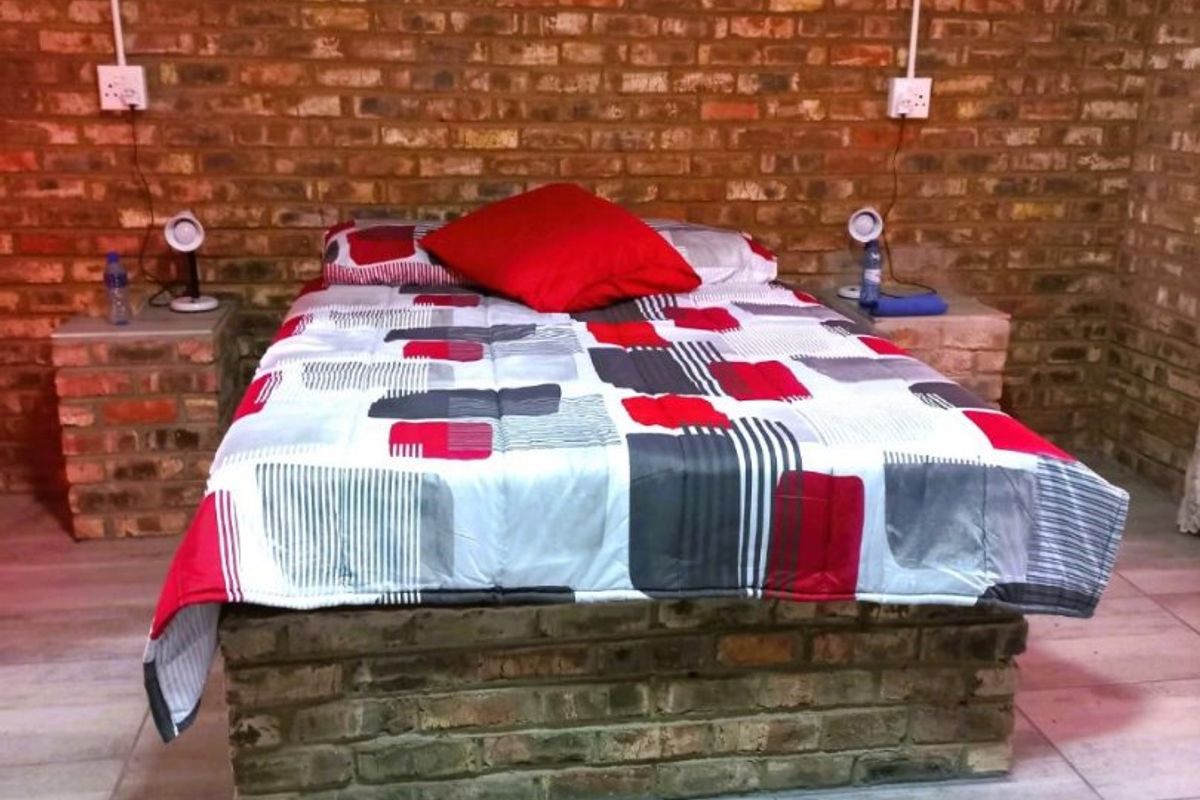 Relaxing 3 Ha Farm for Sale in Bothaville on the banks of the Vaalriver... - Photo 5