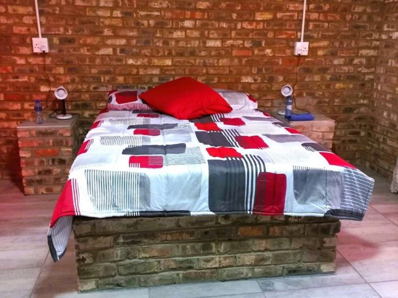 Relaxing 3 Ha Farm for Sale in Bothaville on the banks of the Vaalriver... - Photo 5