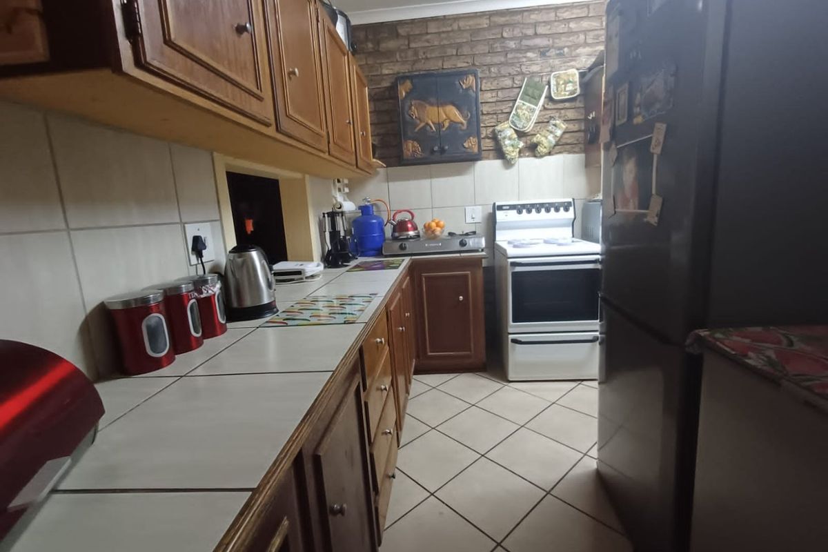 Modern 3-Bedroom Duplex Townhouses for Sale in Neserhof, Klerksdorp - Photo 4