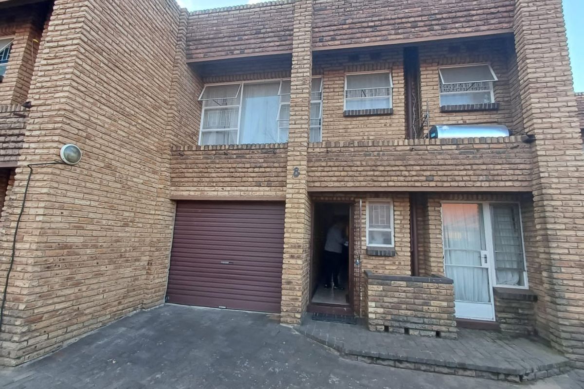 Modern 3-Bedroom Duplex Townhouses for Sale in Neserhof, Klerksdorp - Photo 3