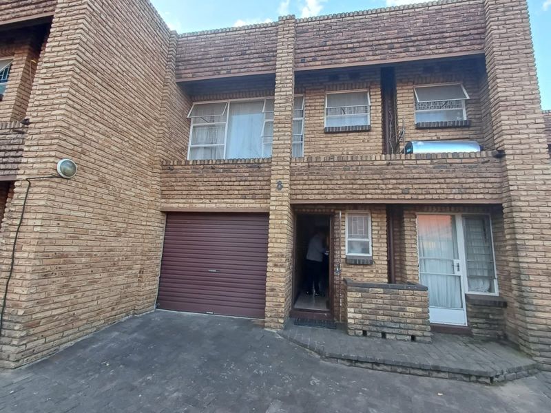 Modern 3-Bedroom Duplex Townhouses for Sale in Neserhof, Klerksdorp - Photo 3