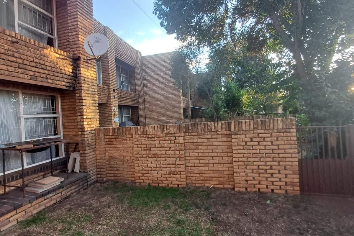 Modern 3-Bedroom Duplex Townhouses for Sale in Neserhof, Klerksdorp - Photo 2