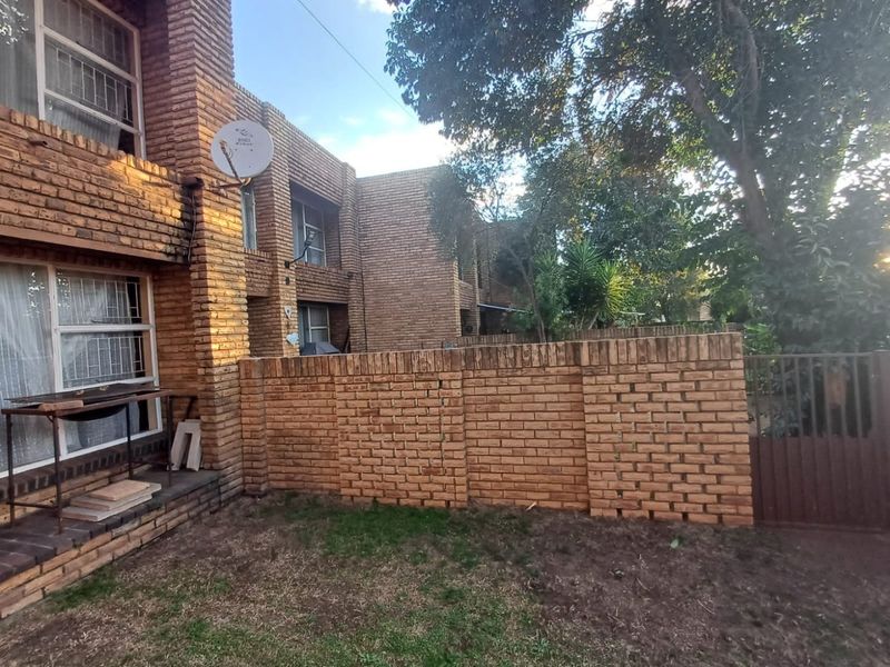 Modern 3-Bedroom Duplex Townhouses for Sale in Neserhof, Klerksdorp - Photo 2