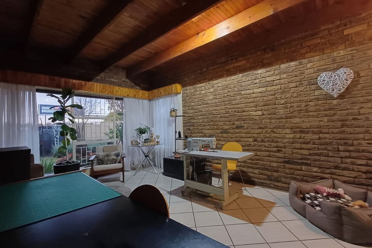 Modern 3-Bedroom Townhouse for Sale in Neserhof, Klerksdorp - Photo 3