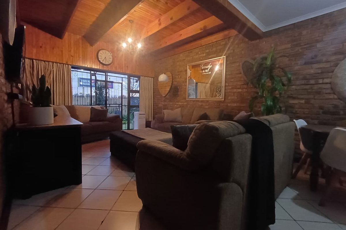 Modern 3-Bedroom Townhouse for Sale in Neserhof, Klerksdorp - Photo 4