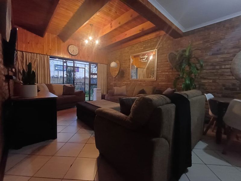 Modern 3-Bedroom Townhouse for Sale in Neserhof, Klerksdorp - Photo 4