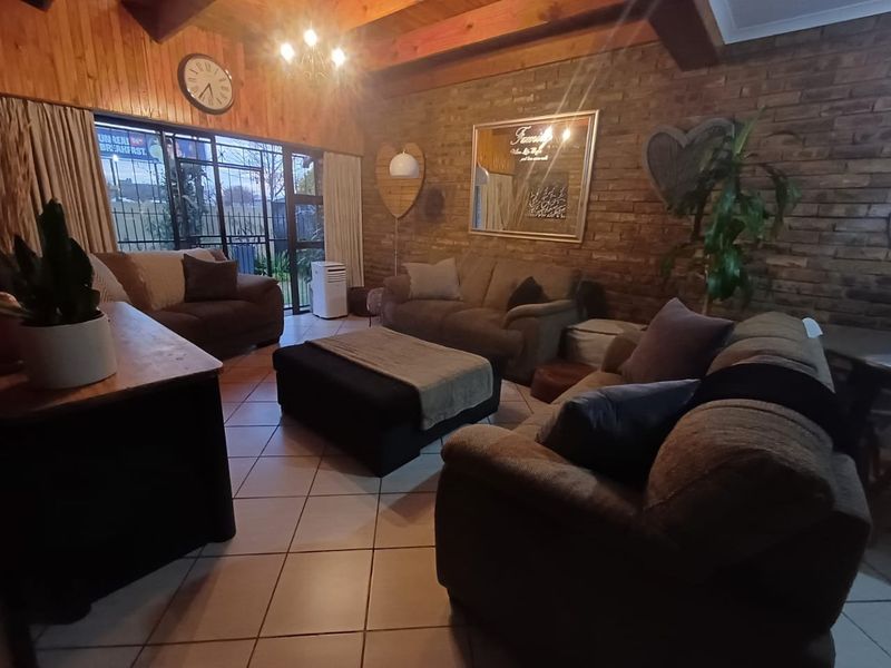 Modern 3-Bedroom Townhouse for Sale in Neserhof, Klerksdorp - Photo 6