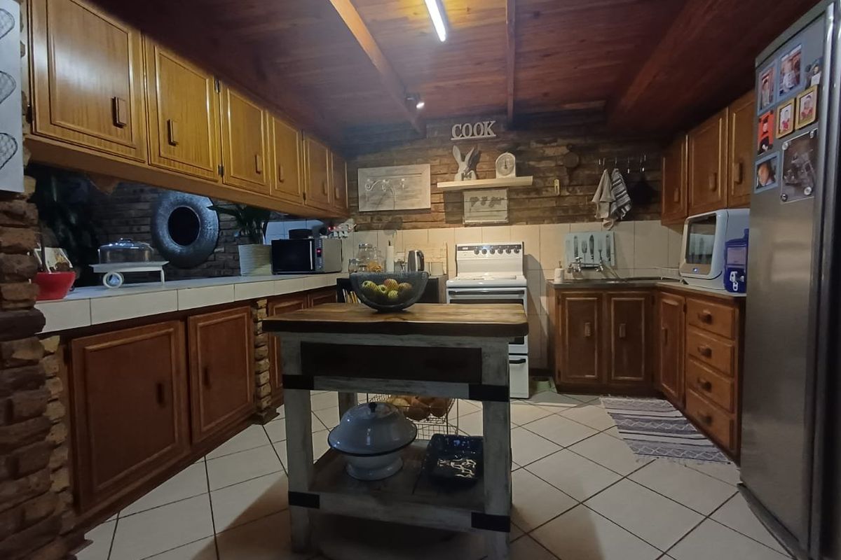 Modern 3-Bedroom Townhouse for Sale in Neserhof, Klerksdorp - Photo 5