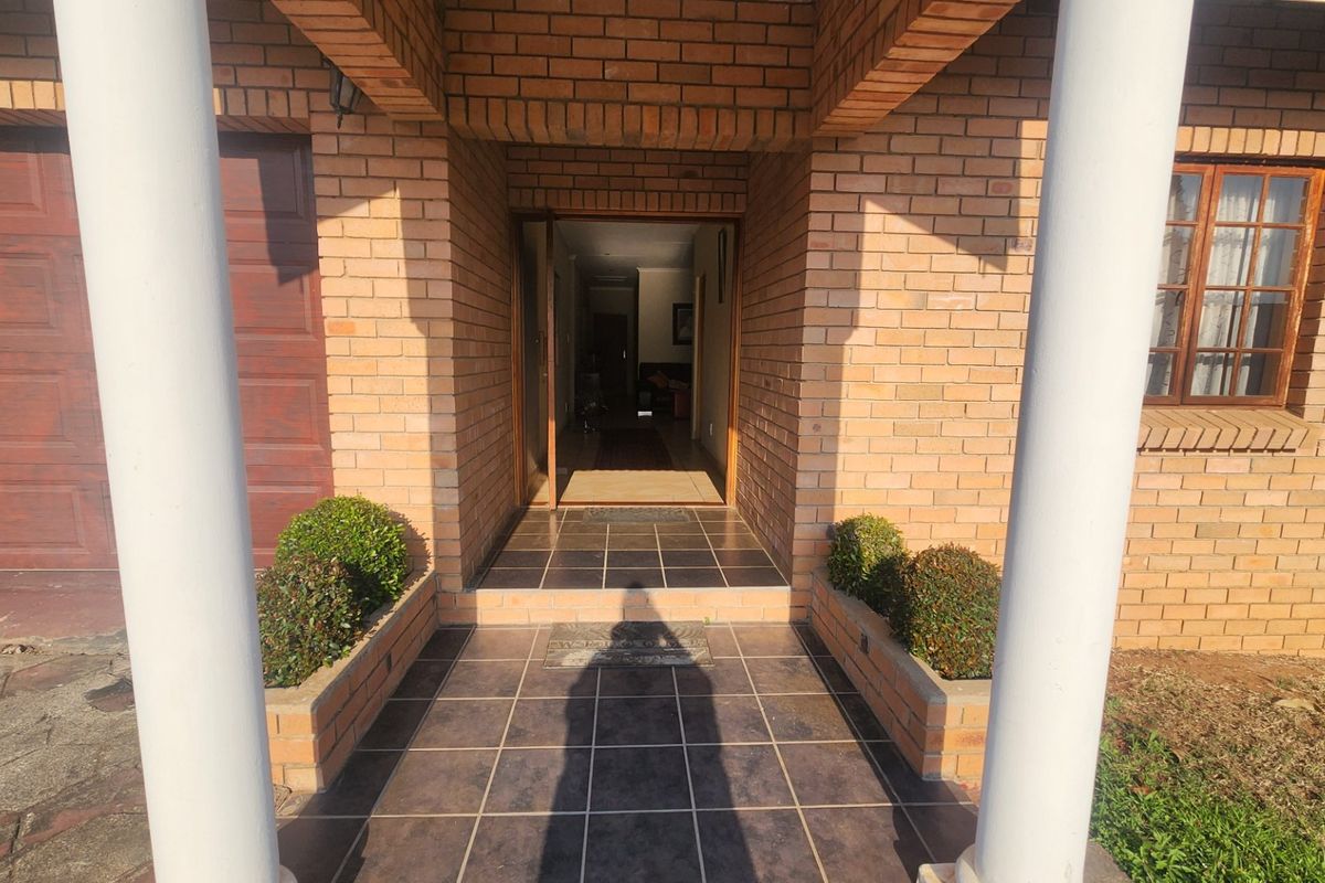 This Sought After Complex, 3 Bedrooms, 2 Bathrooms and a Study - Photo 3