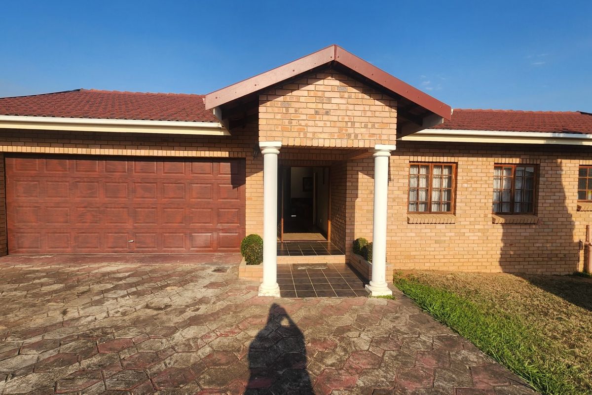 This Sought After Complex, 3 Bedrooms, 2 Bathrooms and a Study - Photo 2