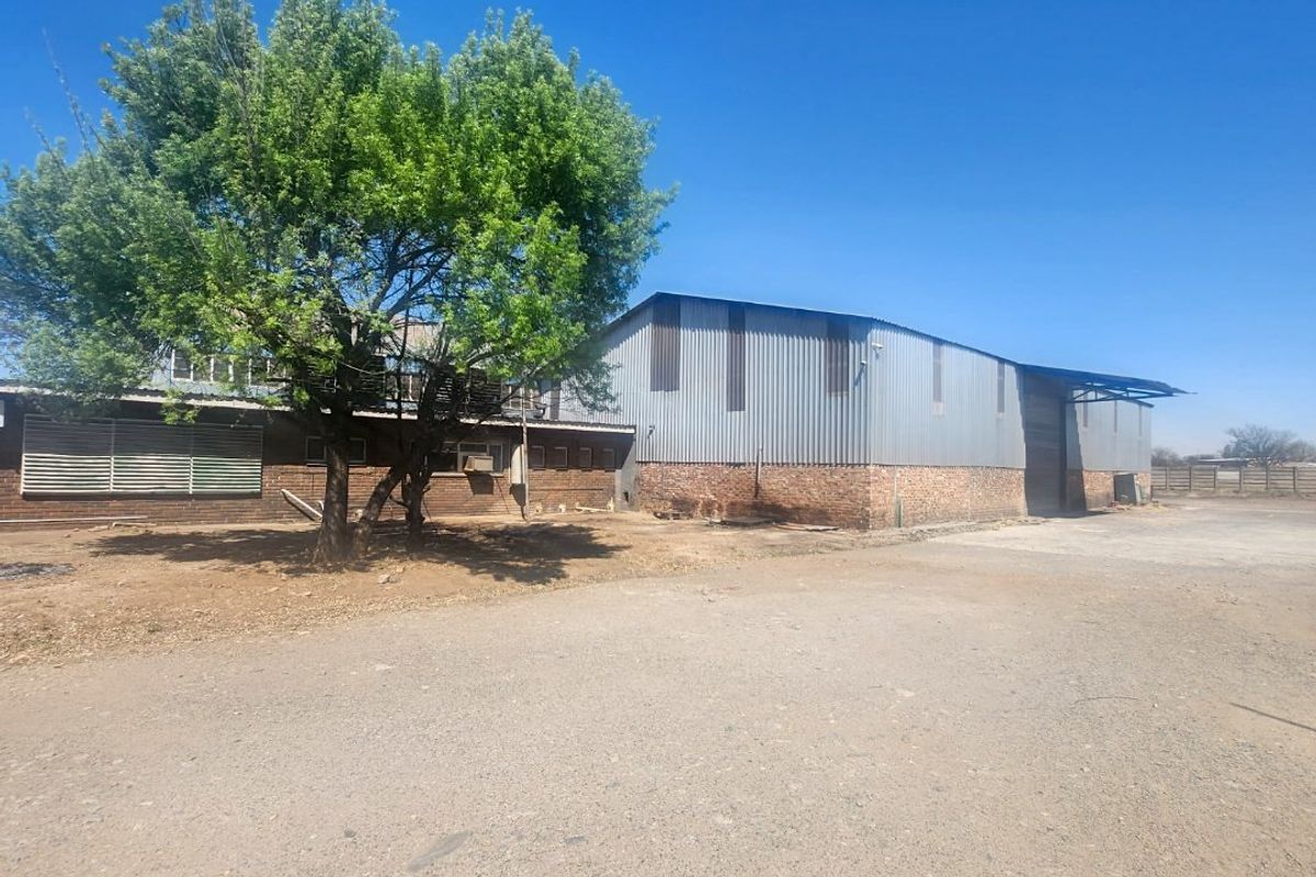 Prime Industrial Property Featuring Offices, Warehouse, and Boardroom! - Photo 3