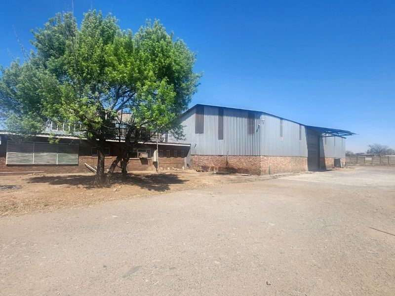 Prime Industrial Property Featuring Offices, Warehouse, and Boardroom! - Photo 3