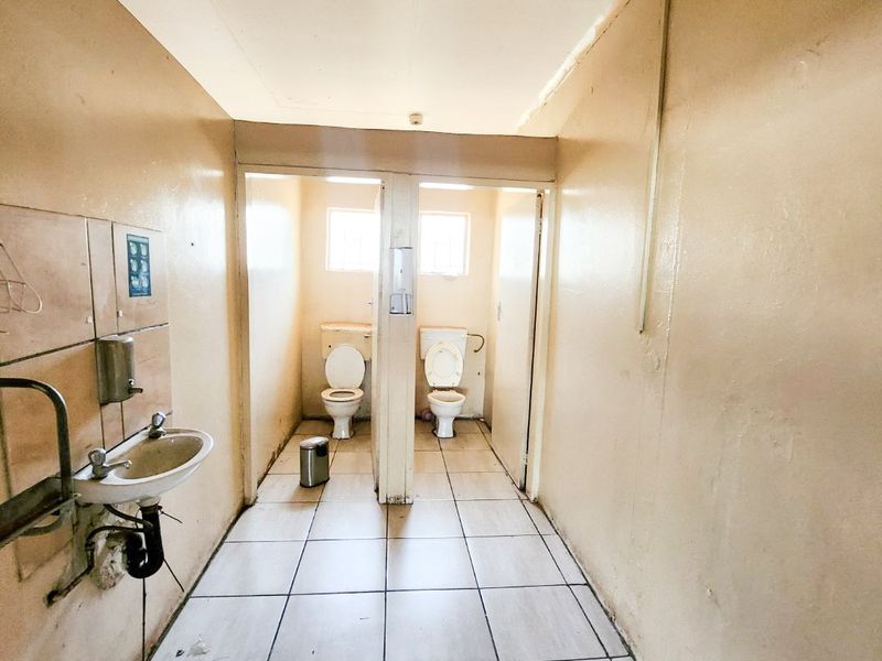 Prime Industrial Property Featuring Offices, Warehouse, and Boardroom! - Photo 9