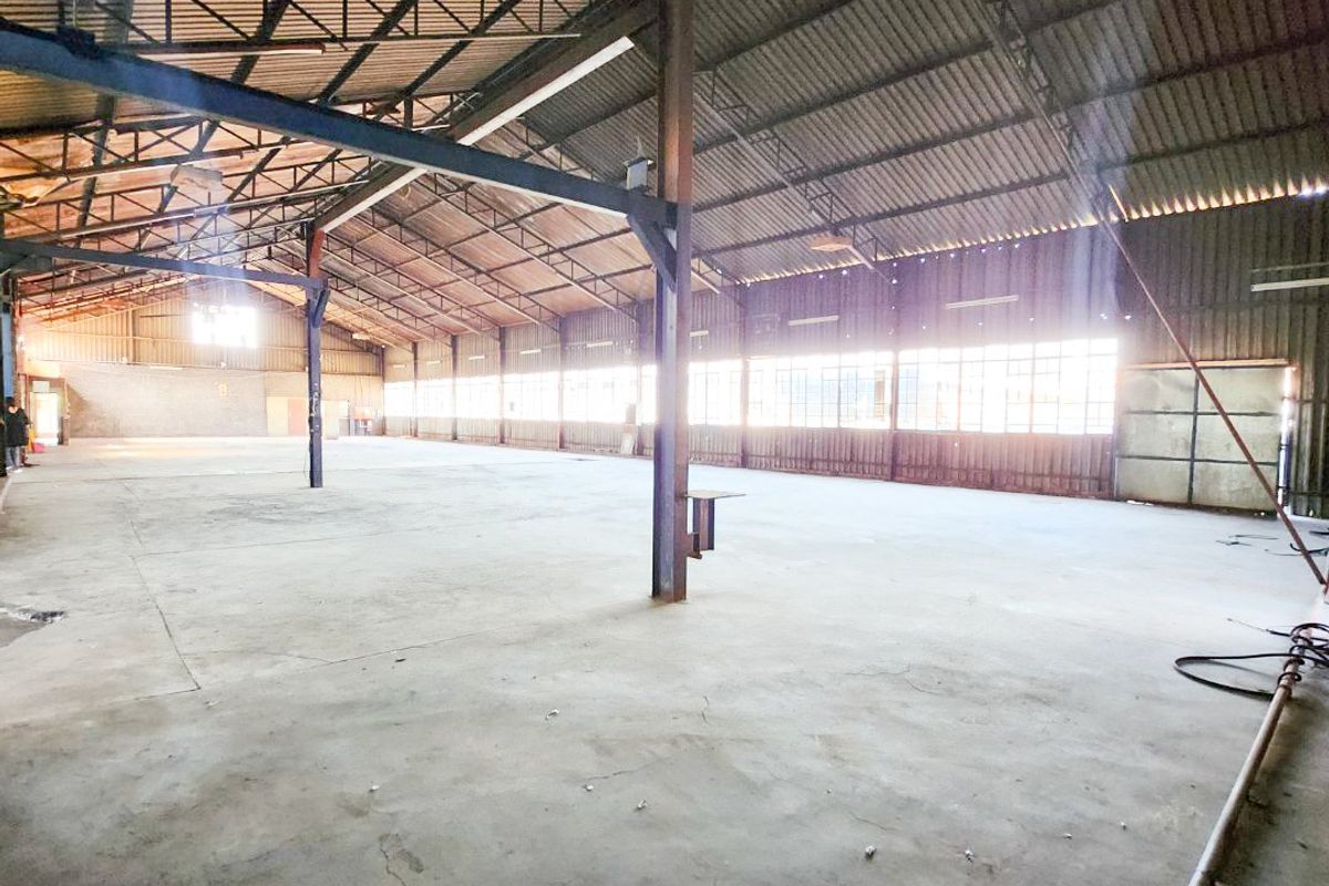 Prime Industrial Property Featuring Offices, Warehouse, and Boardroom! - Photo 2