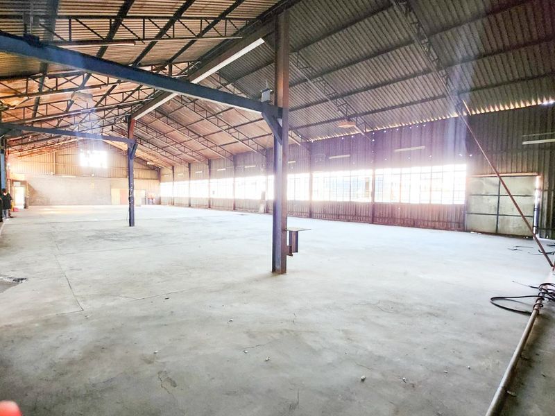 Prime Industrial Property Featuring Offices, Warehouse, and Boardroom! - Photo 2