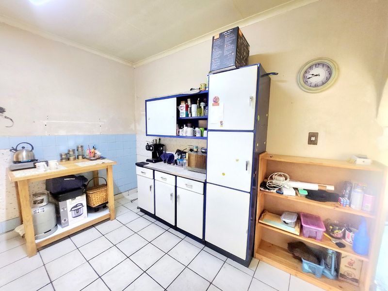 Unlock the Potential: Spacious 3-Bedroom Home Ready for Your Creative Touch! - Photo 9