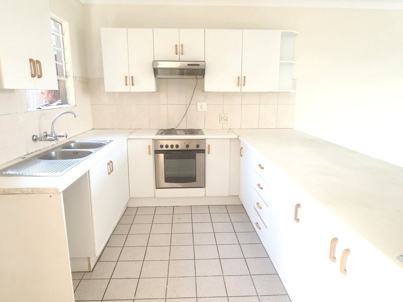 AFFORDABLE & PRACTICAL FIRST TIME BUY,  IDEAL ENTREPRENEURS OR INVESTORS, WIERDA PARK / ELDORAIGNE - Photo 9