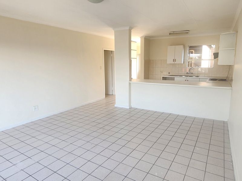 AFFORDABLE & PRACTICAL FIRST TIME BUY,  IDEAL ENTREPRENEURS OR INVESTORS, WIERDA PARK / ELDORAIGNE - Photo 3