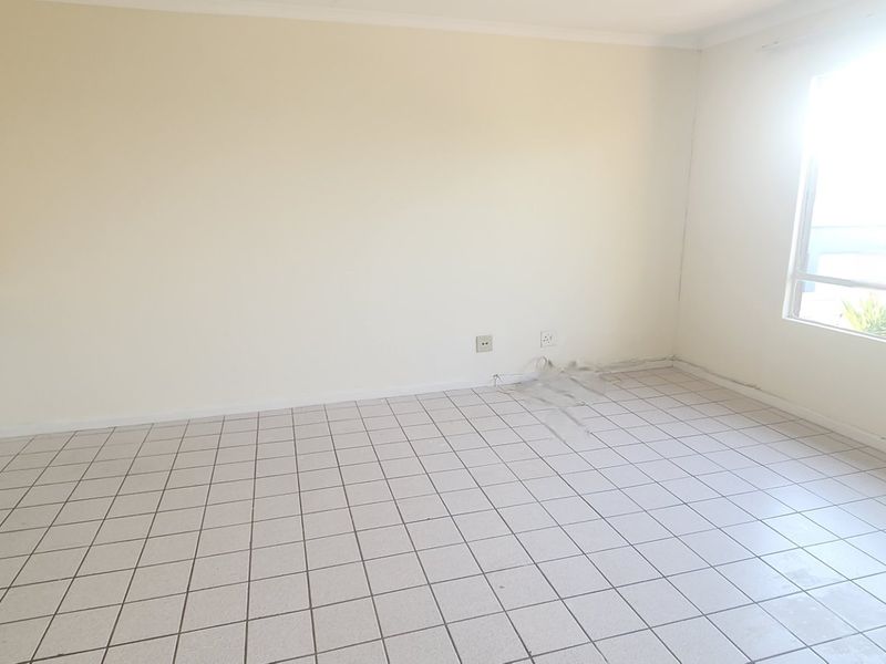 AFFORDABLE & PRACTICAL FIRST TIME BUY,  IDEAL ENTREPRENEURS OR INVESTORS, WIERDA PARK / ELDORAIGNE - Photo 7