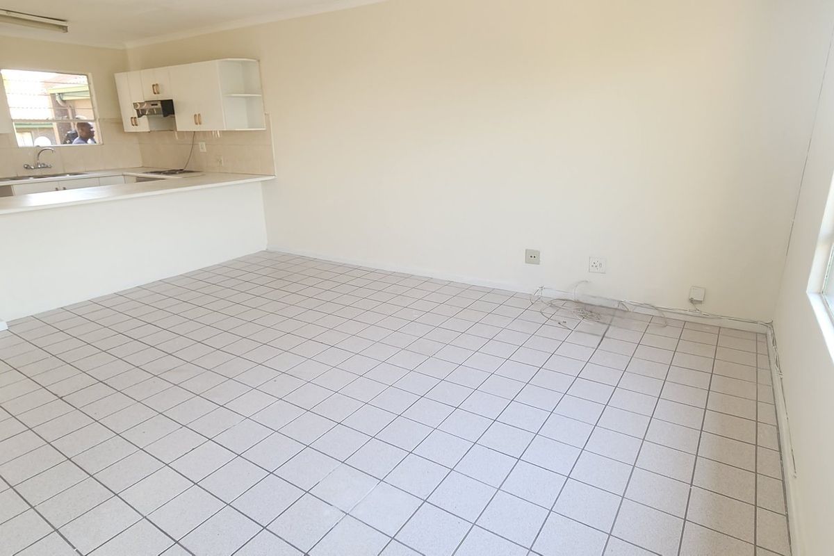 AFFORDABLE & PRACTICAL FIRST TIME BUY,  IDEAL ENTREPRENEURS OR INVESTORS, WIERDA PARK / ELDORAIGNE - Photo 4