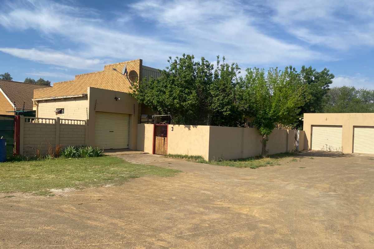 Complex with 5 units (3 bedrooms) for sale in Ferreira - Photo 2