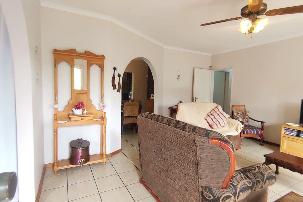 3 bedroom hidden gem in sought-after Hayfields - Photo 2